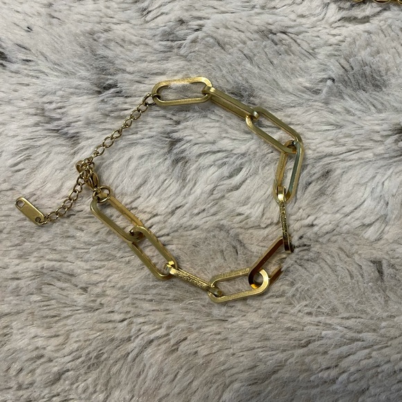 Nevaeh Clip Chain Bracelet 14K gold pleated - Picture 3 of 4